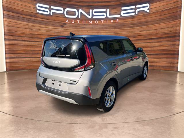 Used 2025 Kia Soul LX w/ LX Technology Package FWD image 7