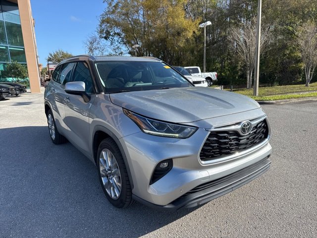 Used 2022 Toyota Highlander Limited image 8