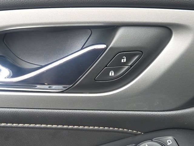 Used 2023 Chevrolet Traverse LT FWD image 22