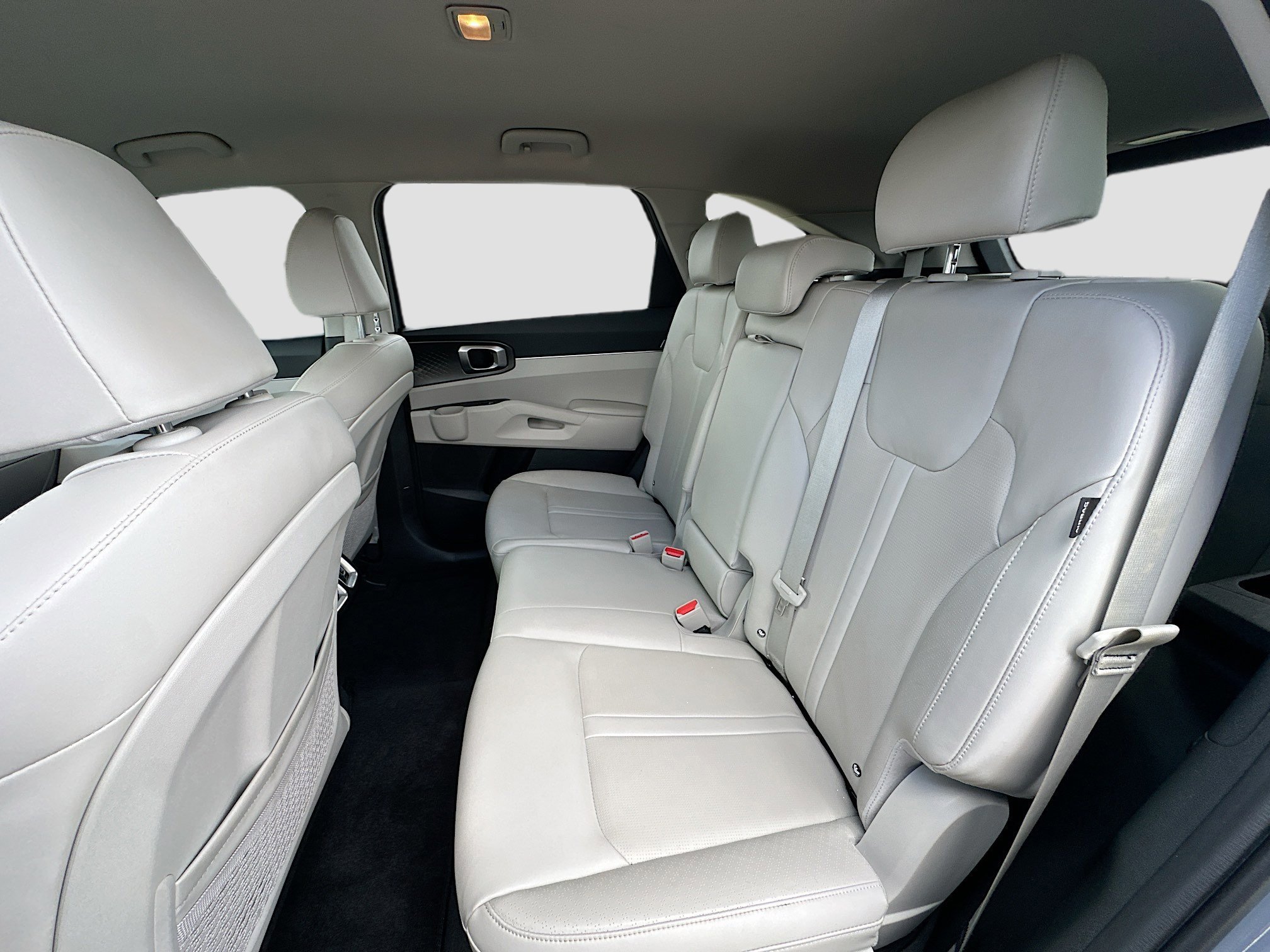 Used 2025 Kia Sorento S image 23