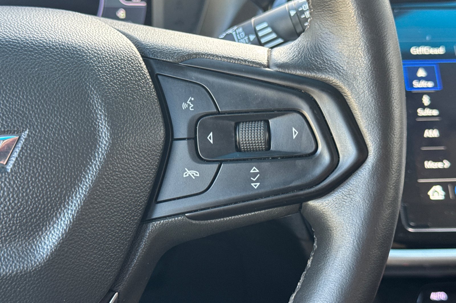 Used 2023 Chevrolet Bolt LT w/ Infotainment Package FWD image 38
