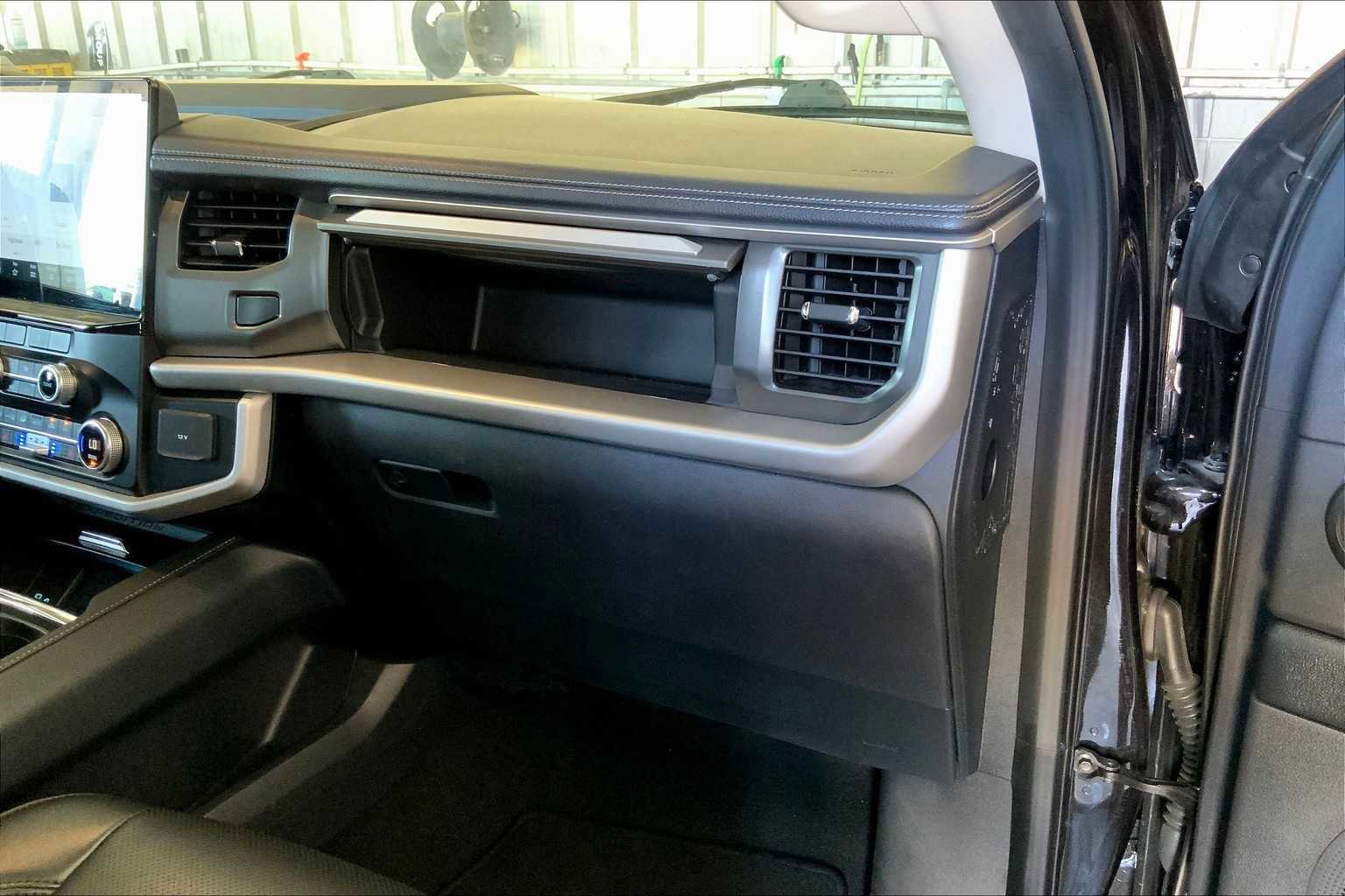 Certified 2024 Ford Expedition Max XLT image 17