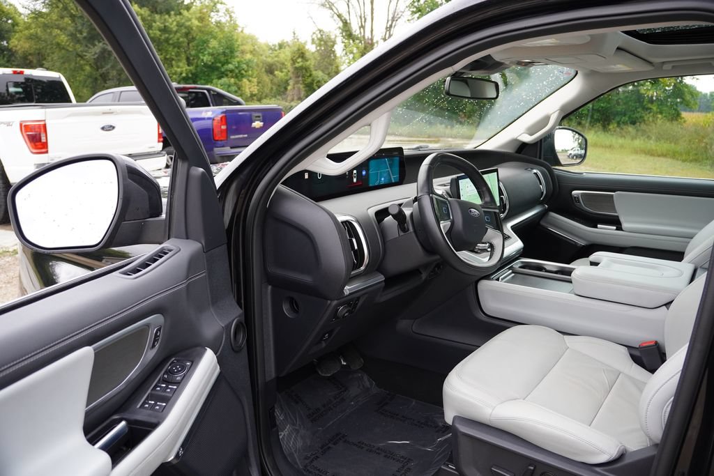 Certified 2025 Ford Expedition Platinum AWD/4WD image 13