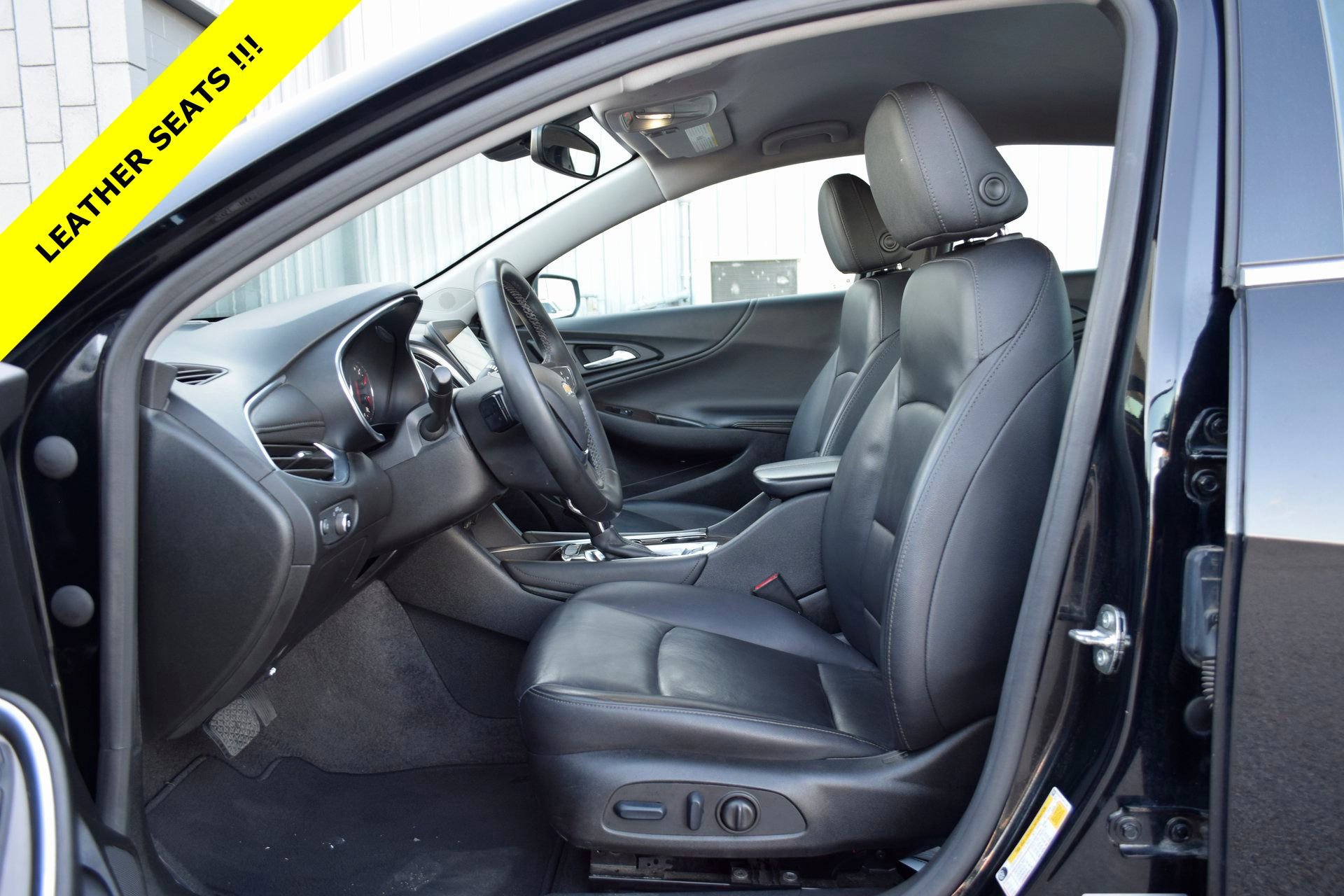 Used 2024 Chevrolet Malibu LT image 3