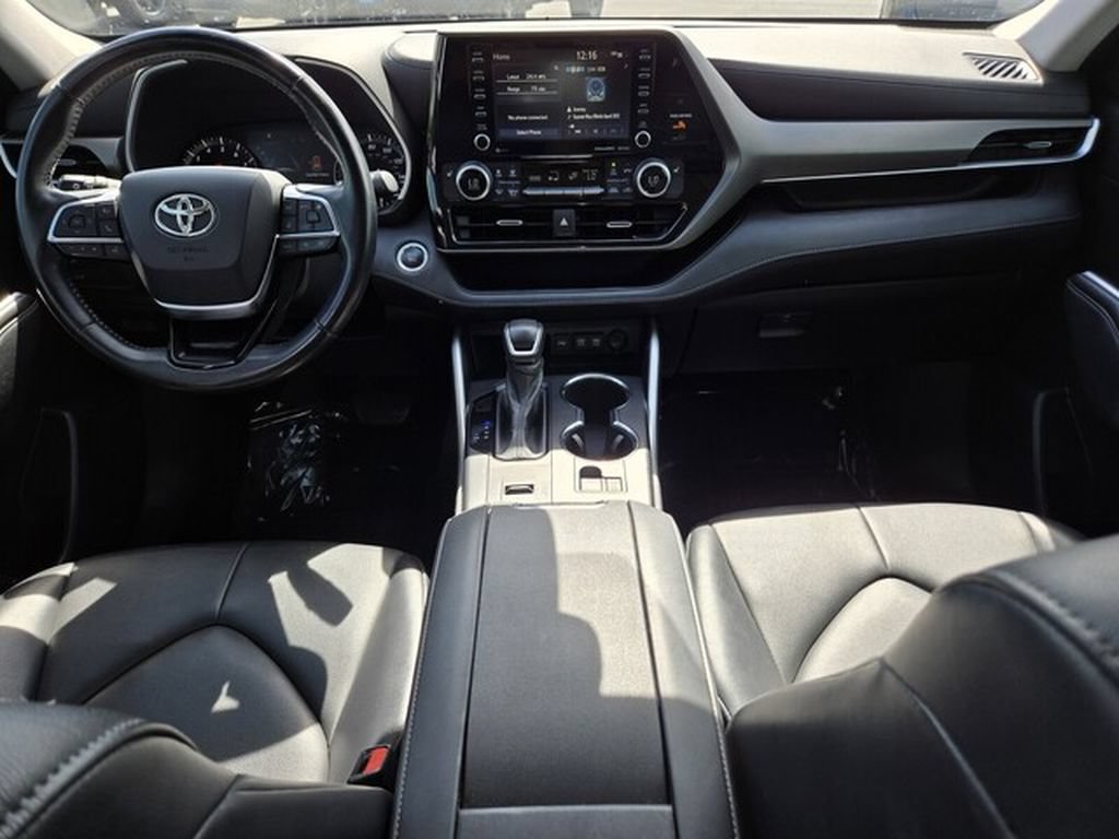 Used 2021 Toyota Highlander XLE FWD image 16