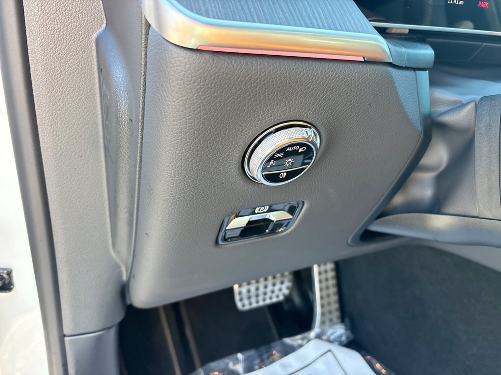 Used 2025 Mercedes-Benz GLC 300 image 28