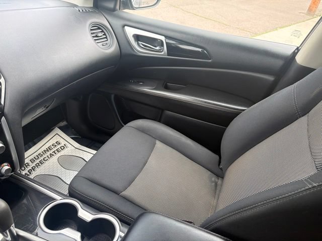 Used 2019 Nissan Pathfinder S AWD/4WD image 32