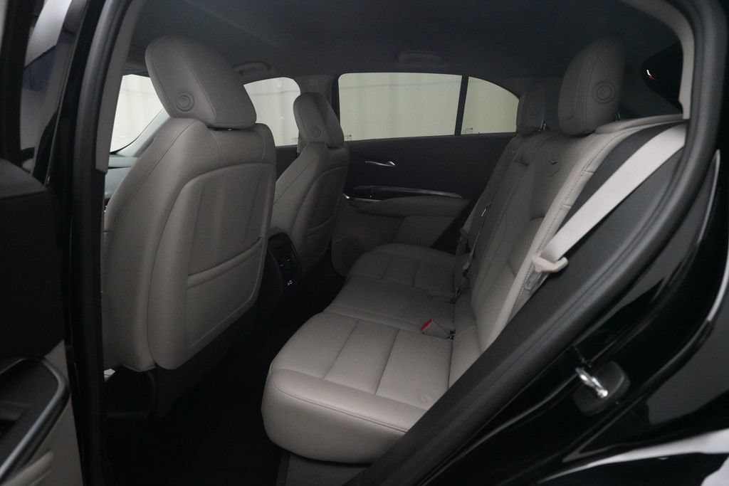 Used 2022 Cadillac XT4 Luxury w/ Cold Weather Package AWD/4WD image 16