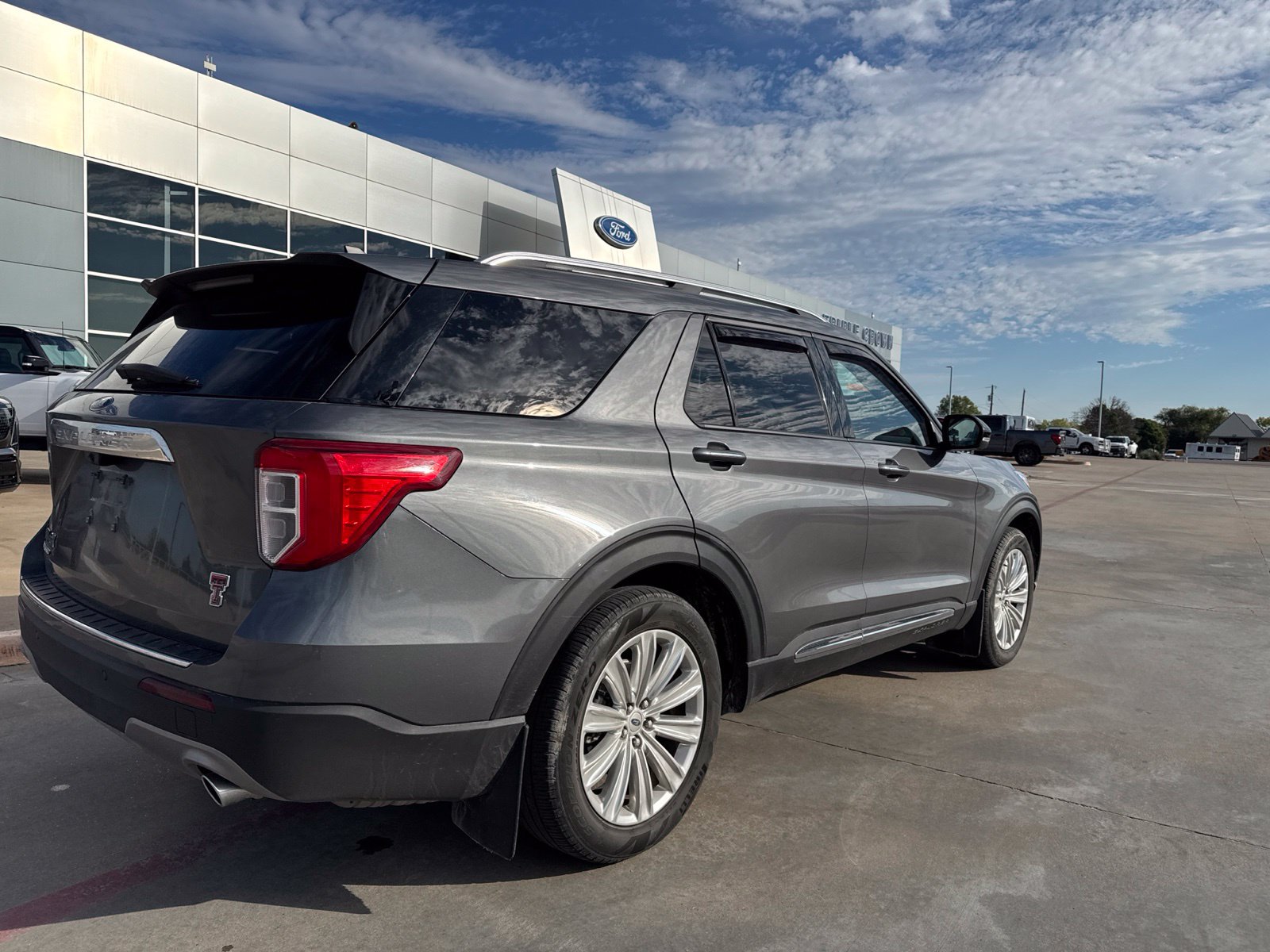 Certified 2023 Ford Explorer Limited w/ Limited Technology Package RWD image 3