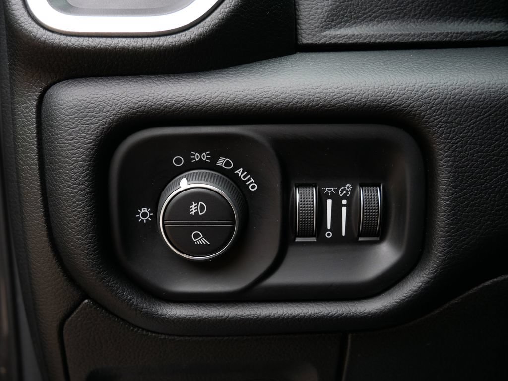 Used 2019 RAM 1500 Big Horn AWD/4WD image 18