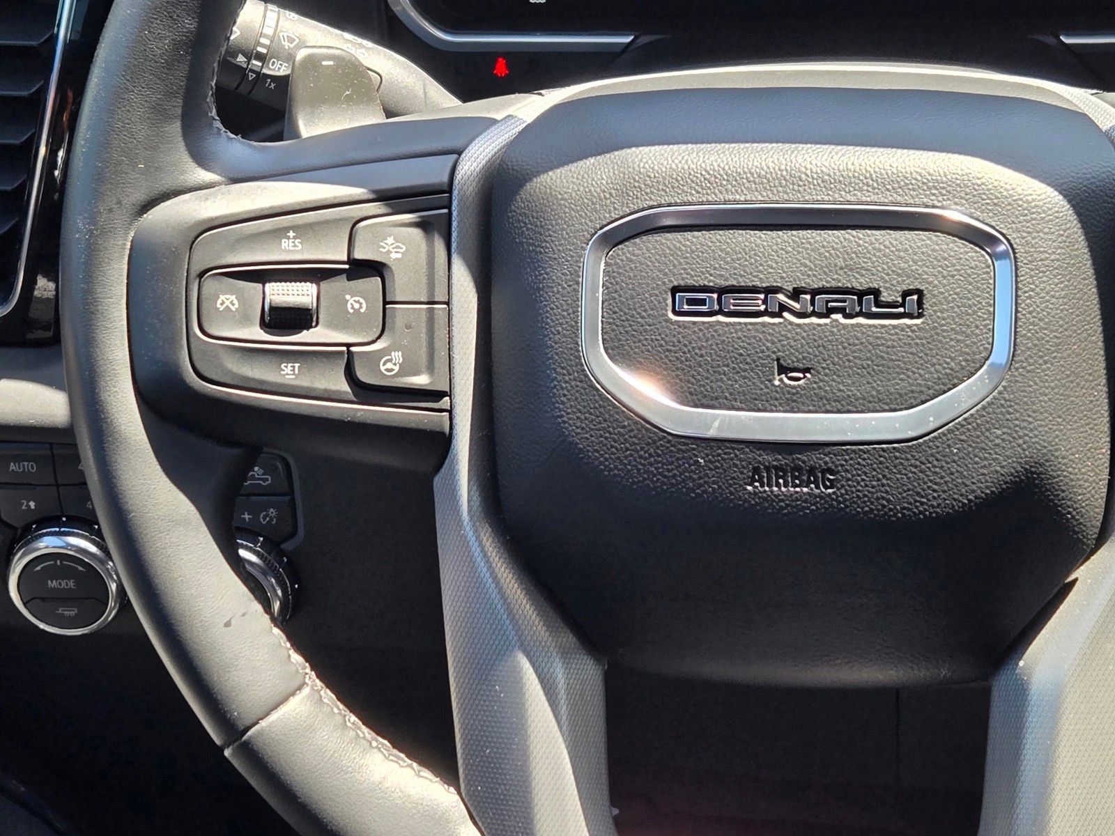 Used 2023 GMC Sierra 1500 Denali w/ Denali Reserve Package AWD/4WD image 17