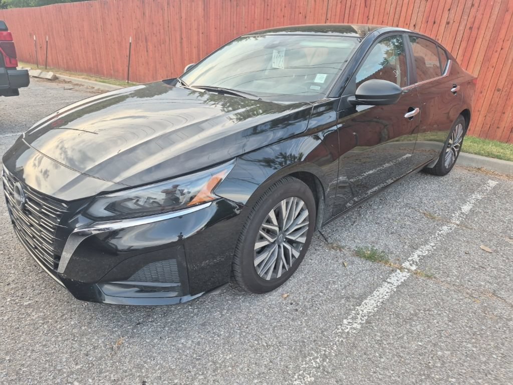 Used 2025 Nissan Altima 2.5 SV FWD image 24
