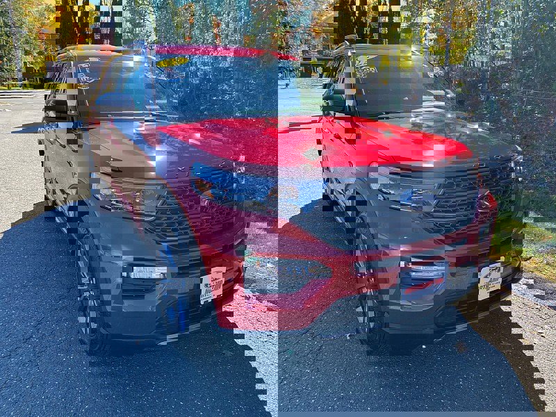 Certified 2022 Ford Explorer XLT w/ Equipment Group 202A image 7