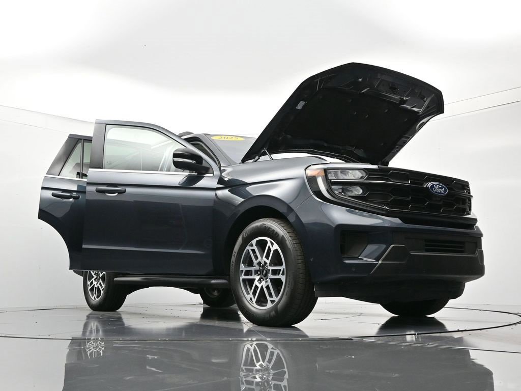 Certified 2025 Ford Expedition Active image 51