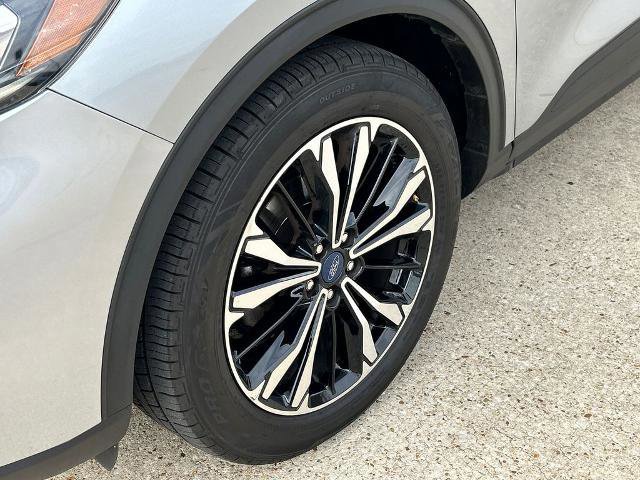 Certified 2022 Ford Escape SE w/ SE Sport Appearance Package image 11