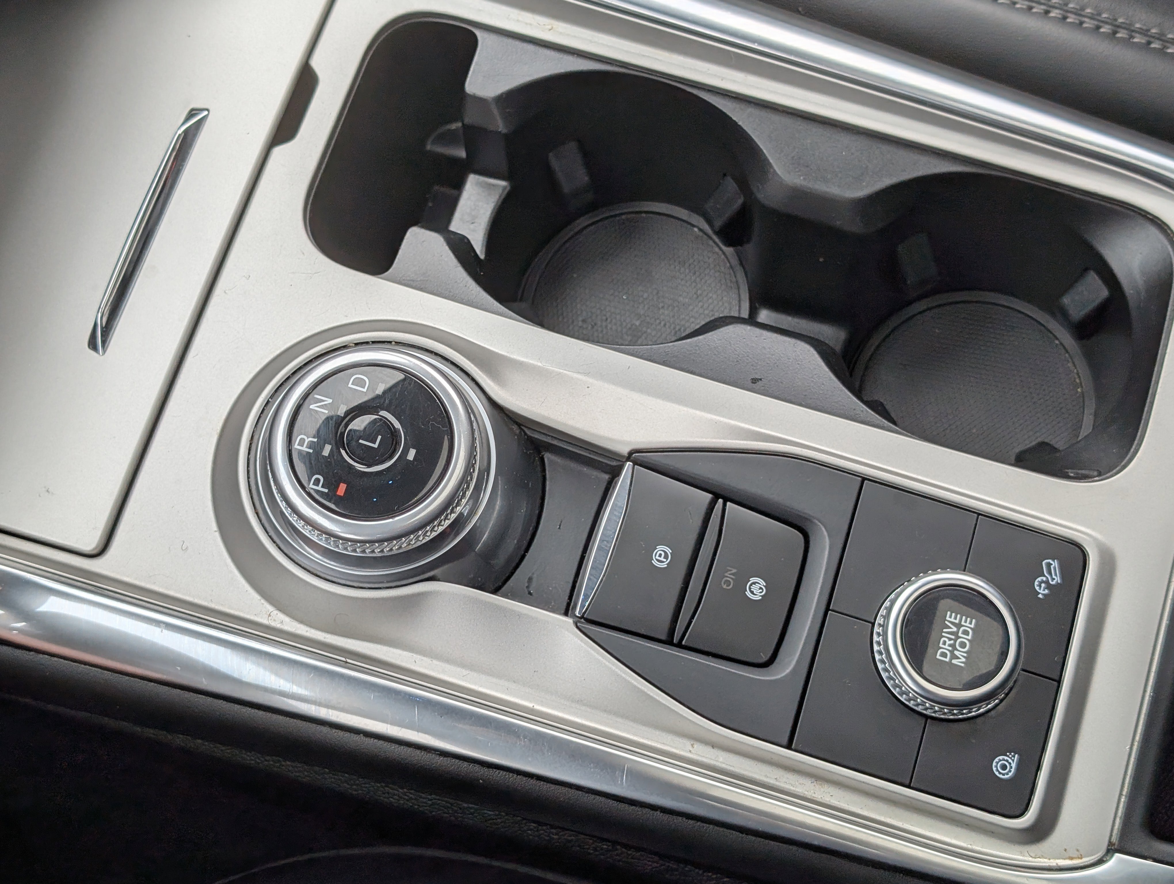 Certified 2022 Ford Explorer XLT w/ Equipment Group 202A image 31