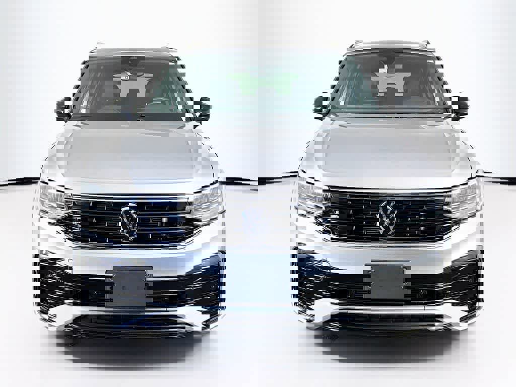 Used 2023 Volkswagen Tiguan SE R-Line image 9