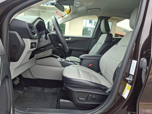 Certified 2023 Ford Escape Platinum w/ Class II Trailer Tow Package AWD/4WD image 12