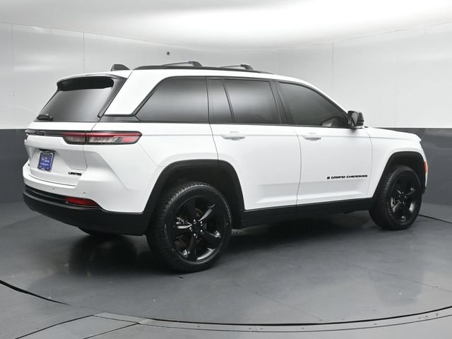 Used 2023 Jeep Grand Cherokee Limited w/ Black Appearance Package AWD/4WD image 7