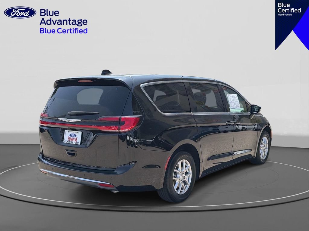 Used 2026 Chrysler Pacifica Select FWD image 5