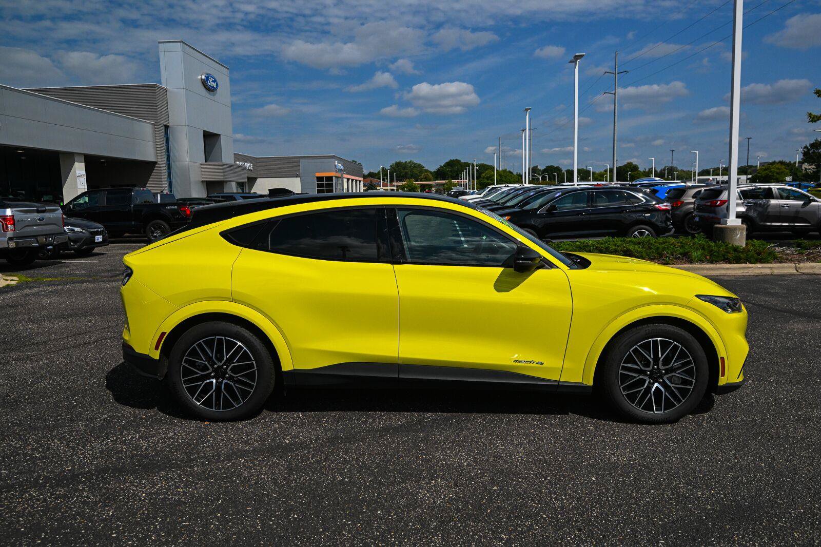 Certified 2025 Ford Mustang Mach-E Premium AWD/4WD image 3