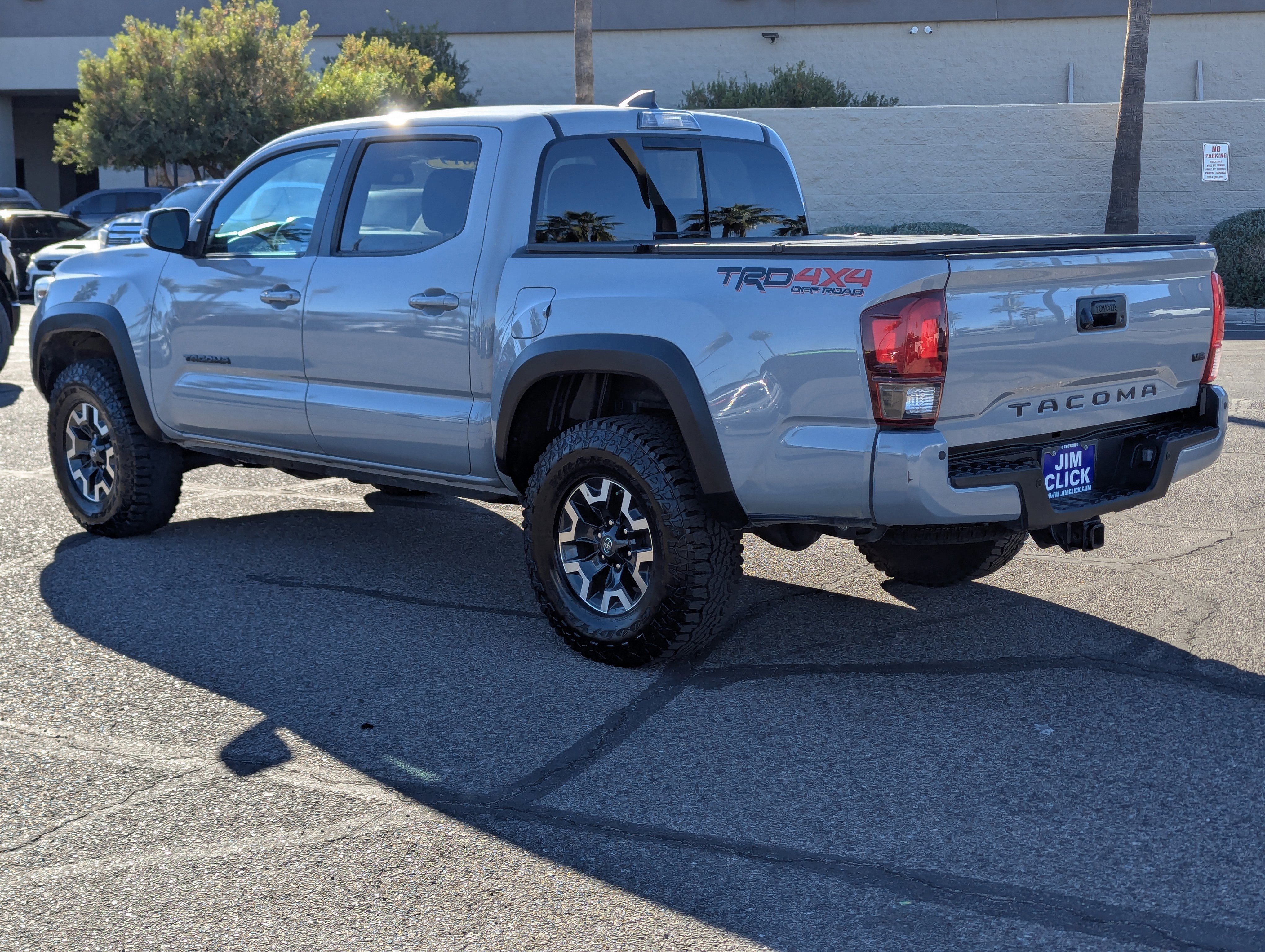 Used 2019 Toyota Tacoma TRD Off-Road image 2