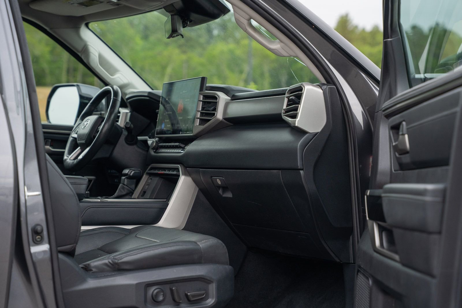 Used 2022 Toyota Tundra Limited w/ TRD Off-Road Package AWD/4WD image 22