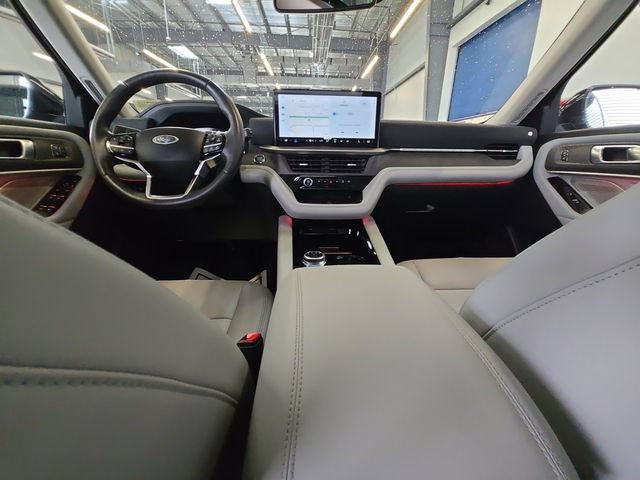 Certified 2025 Ford Explorer Platinum w/ Ultimate Package AWD/4WD image 21