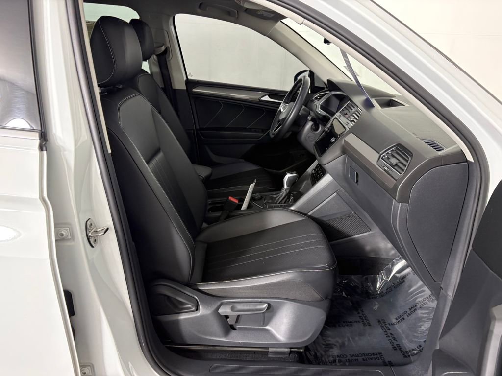 Used 2022 Volkswagen Tiguan SE w/ Panoramic Sunroof Package image 36