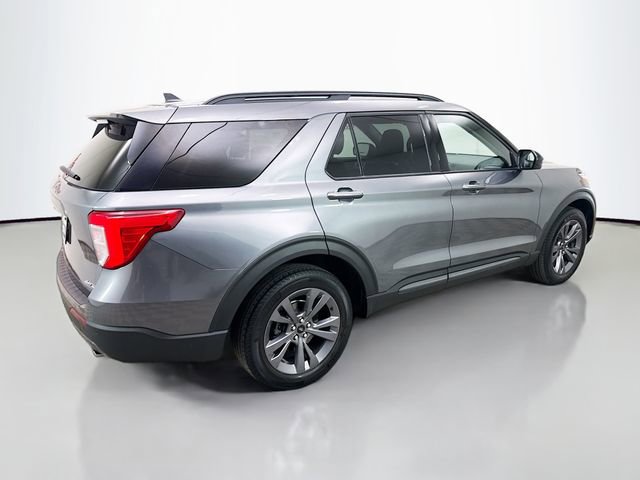 Certified 2022 Ford Explorer XLT w/ Equipment Group 202A AWD/4WD image 7