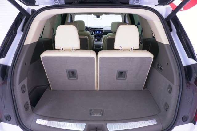 Used 2025 Cadillac XT6 Premium Luxury w/ Technology Package FWD image 9