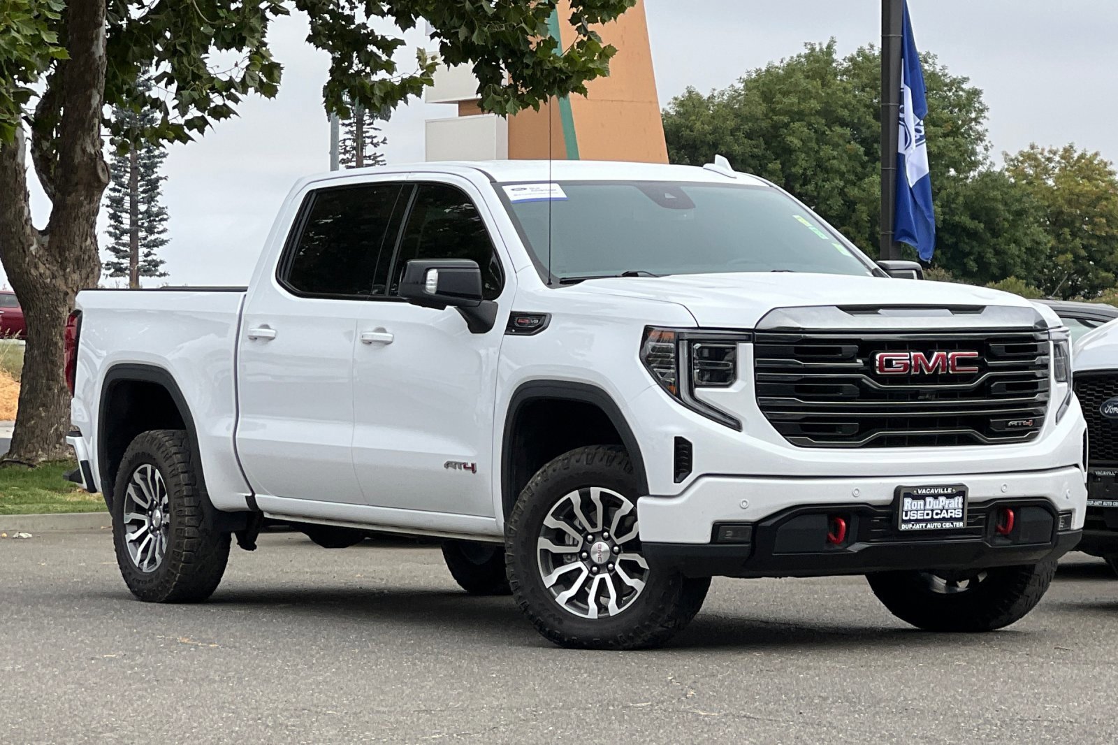Used 2023 GMC Sierra 1500 AT4 image 8