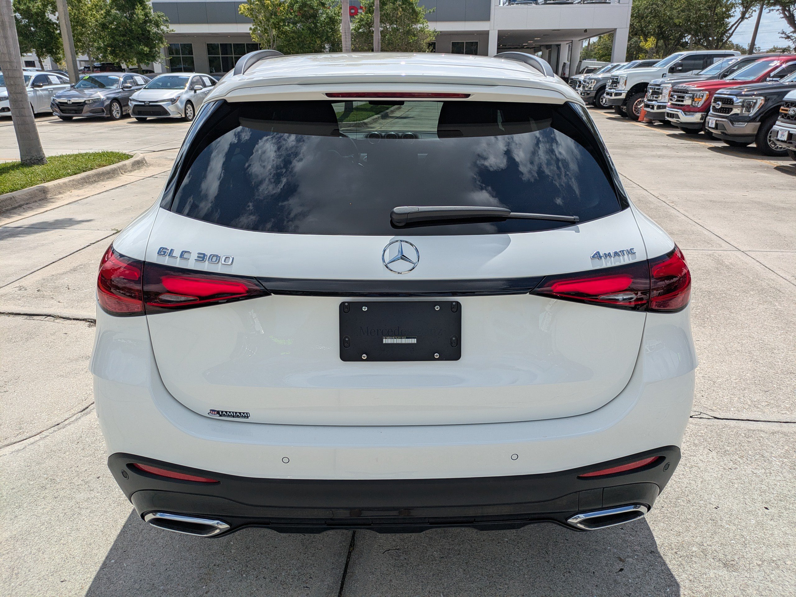 Used 2025 Mercedes-Benz GLC 300 4MATIC image 5