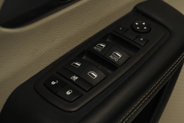 Used 2024 Chrysler Pacifica Touring-L FWD image 21