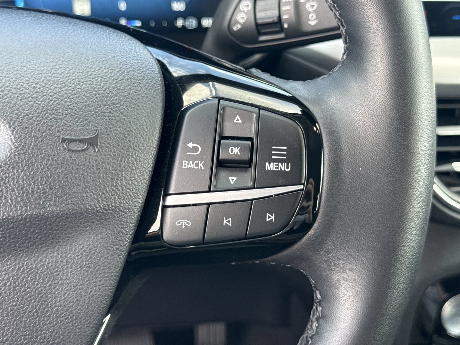 Certified 2025 Ford Escape Platinum FWD image 34