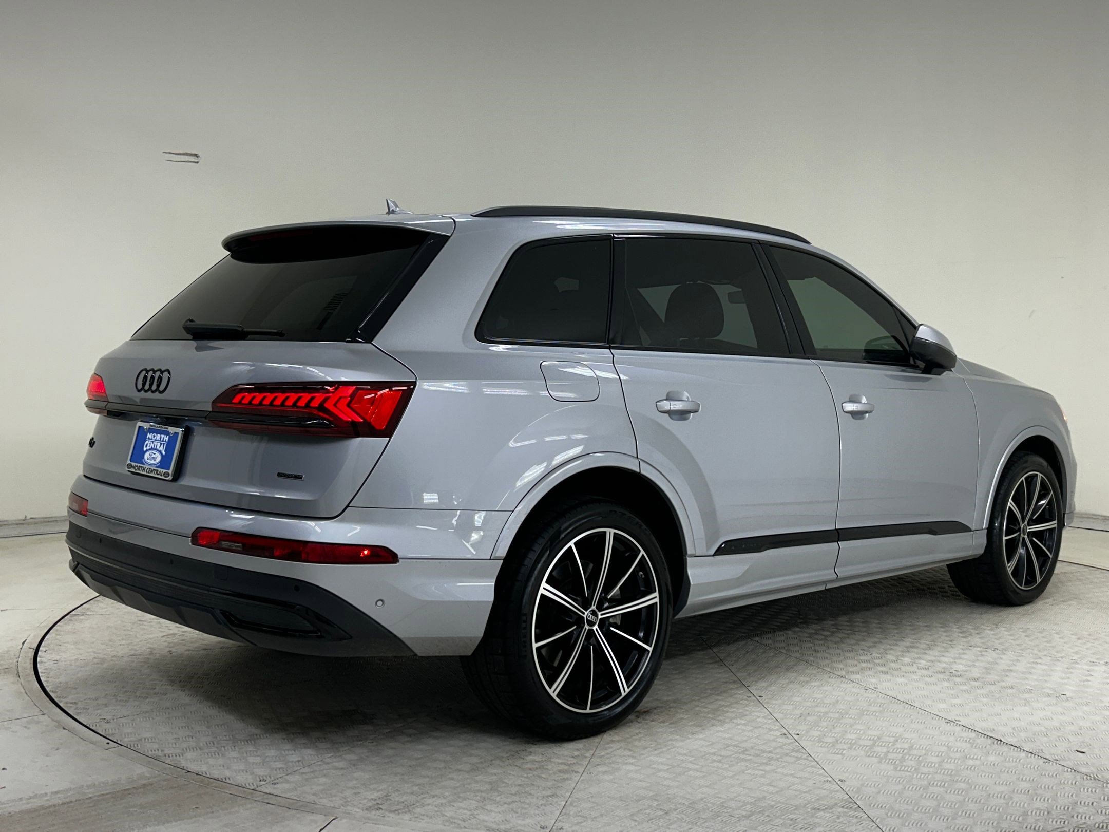 Used 2022 Audi Q7 Premium Plus image 8