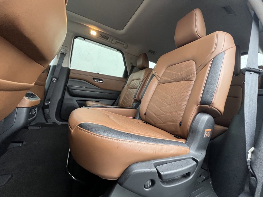 Used 2023 Nissan Pathfinder Platinum image 31