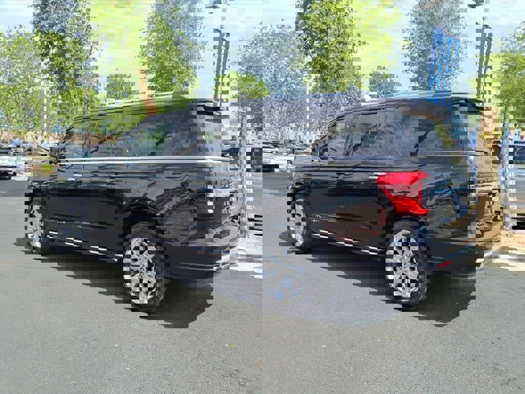 Certified 2024 Ford Expedition Max Platinum image 3