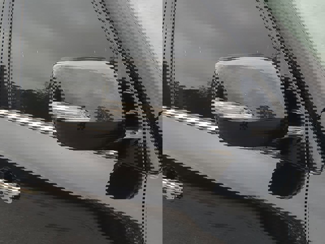 Used 2020 Lexus LX 570 4WD w/ 3rd Row & Luxury Pkg image 10