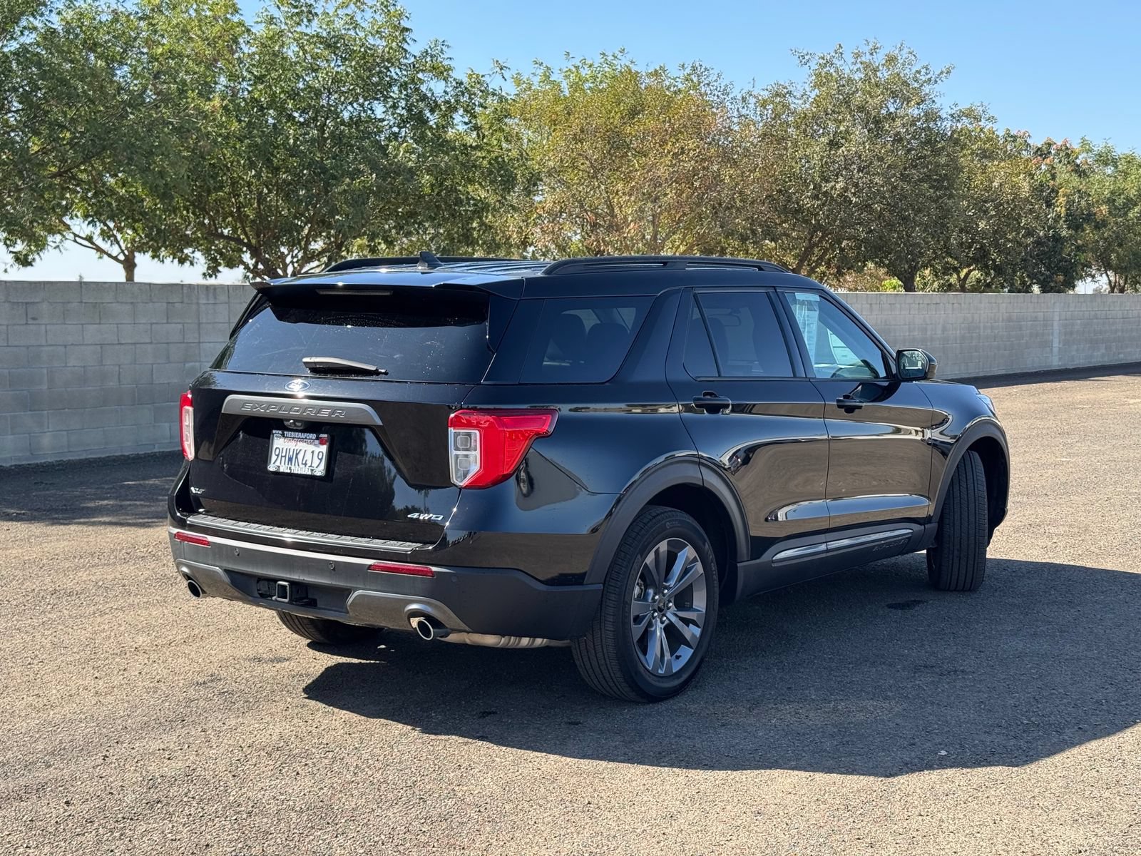 Certified 2023 Ford Explorer XLT w/ Equipment Group 202A AWD/4WD image 3