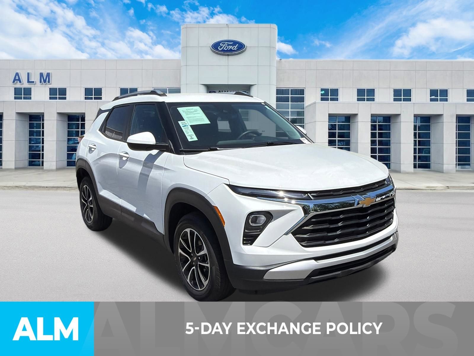 Used 2026 Chevrolet TrailBlazer LT w/ LT Cold Weather Package FWD image 3