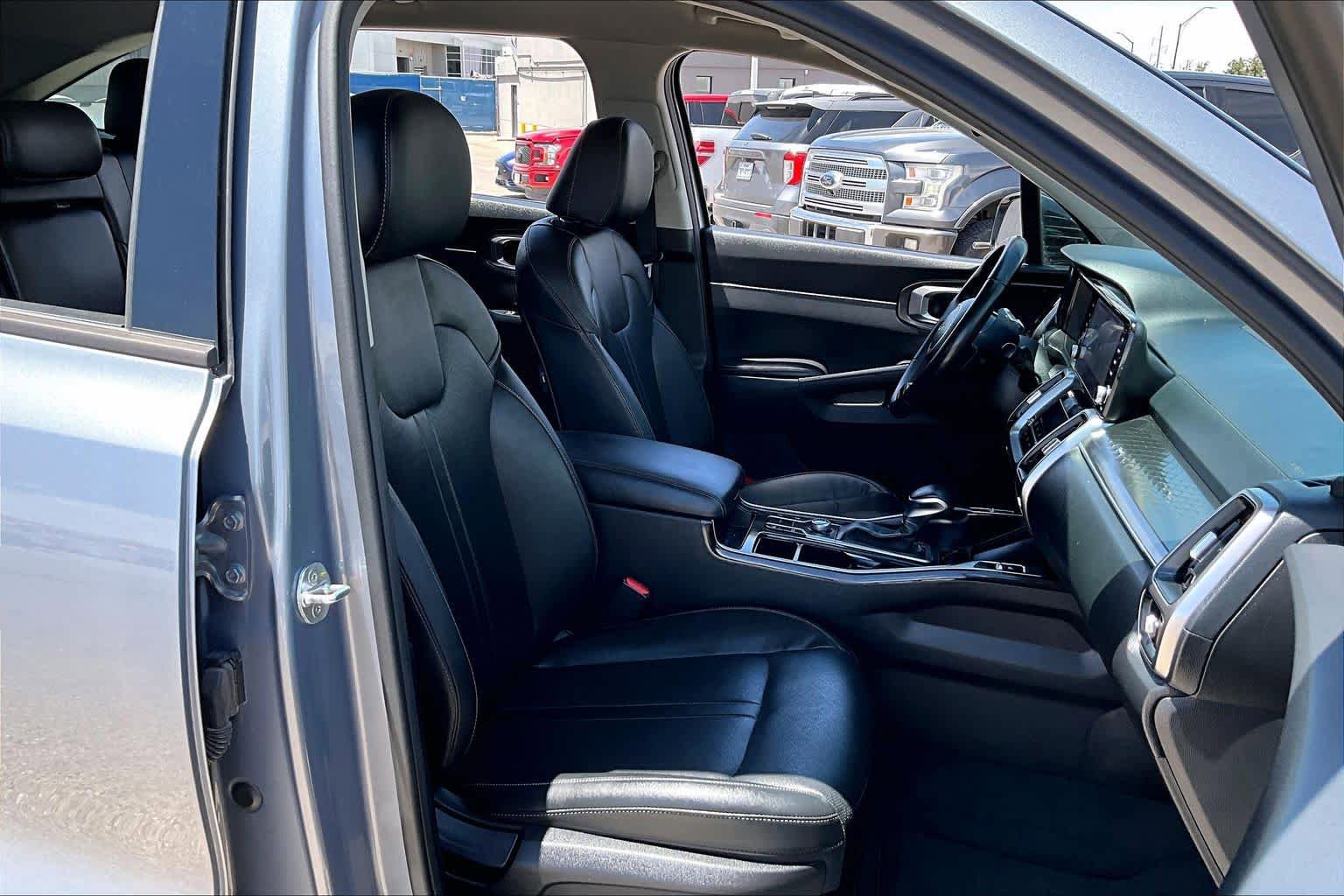 Used 2022 Kia Sorento S FWD image 9