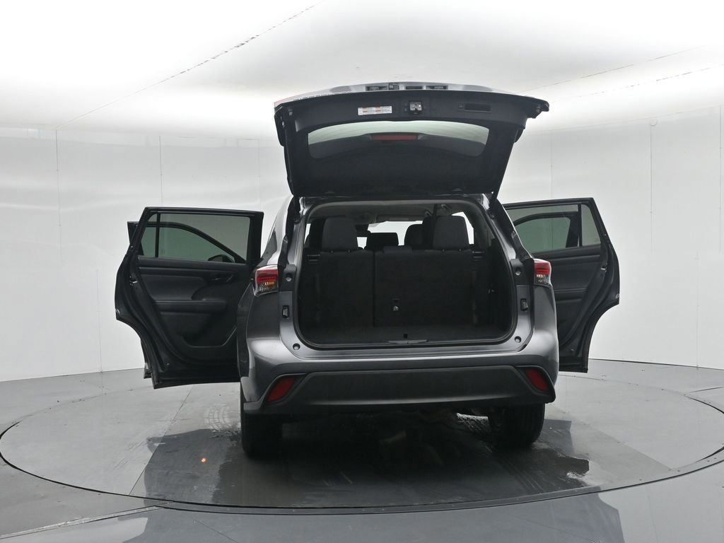 Used 2024 Toyota Highlander LE image 61