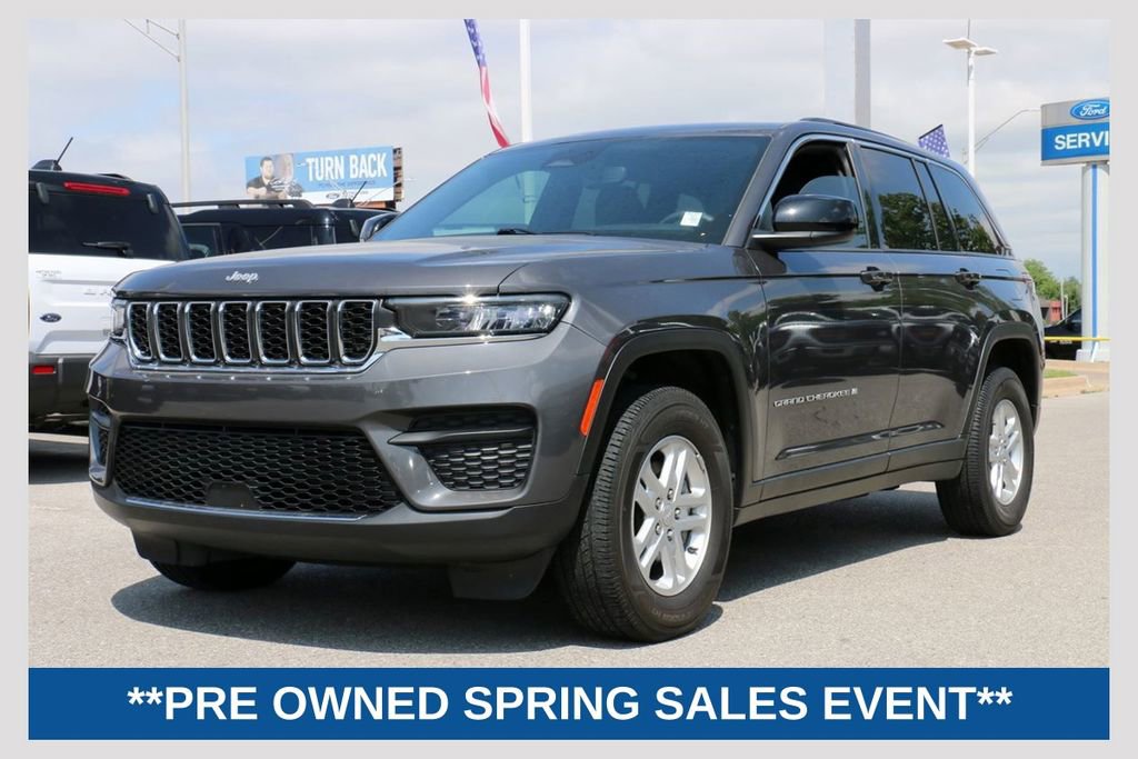 Used 2024 Jeep Grand Cherokee Laredo RWD image 1