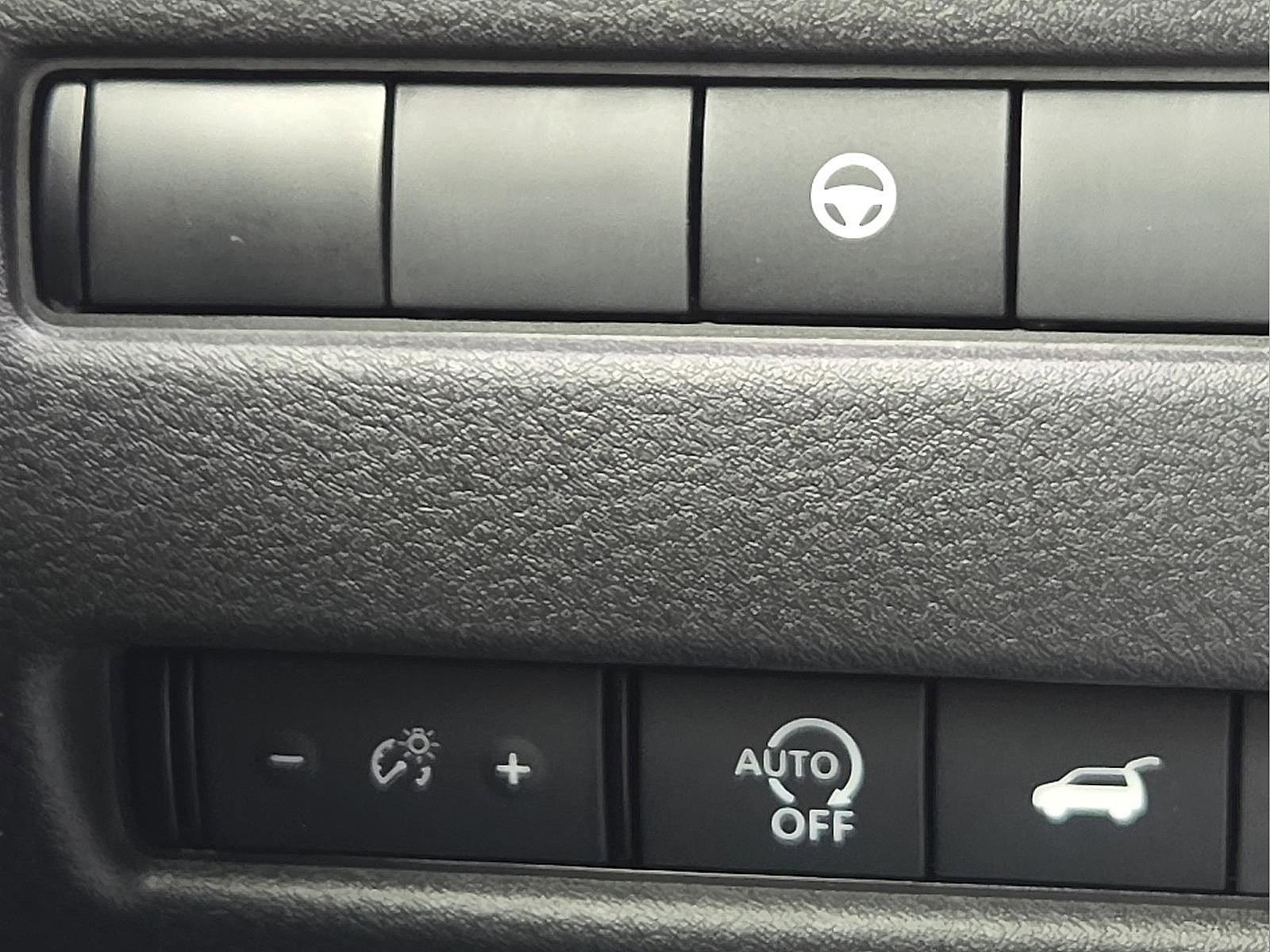 Used 2025 Nissan Rogue SL image 22