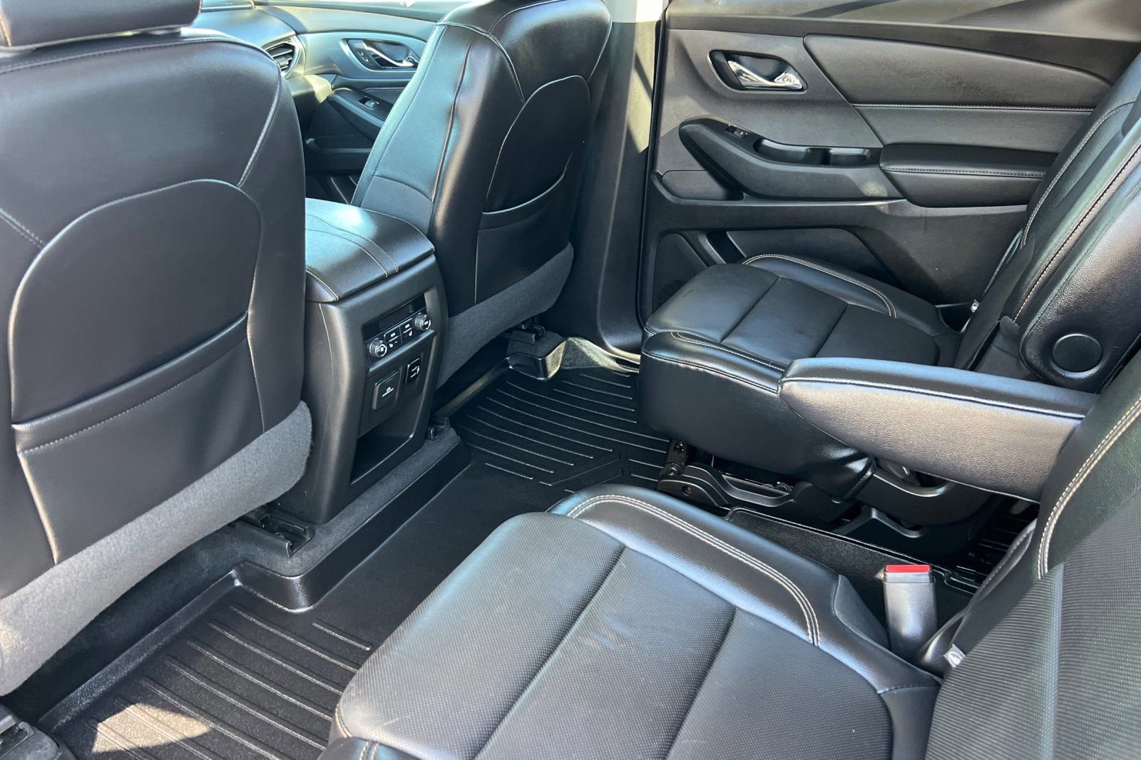 Used 2018 Chevrolet Traverse Premier w/ Redline Edition image 13