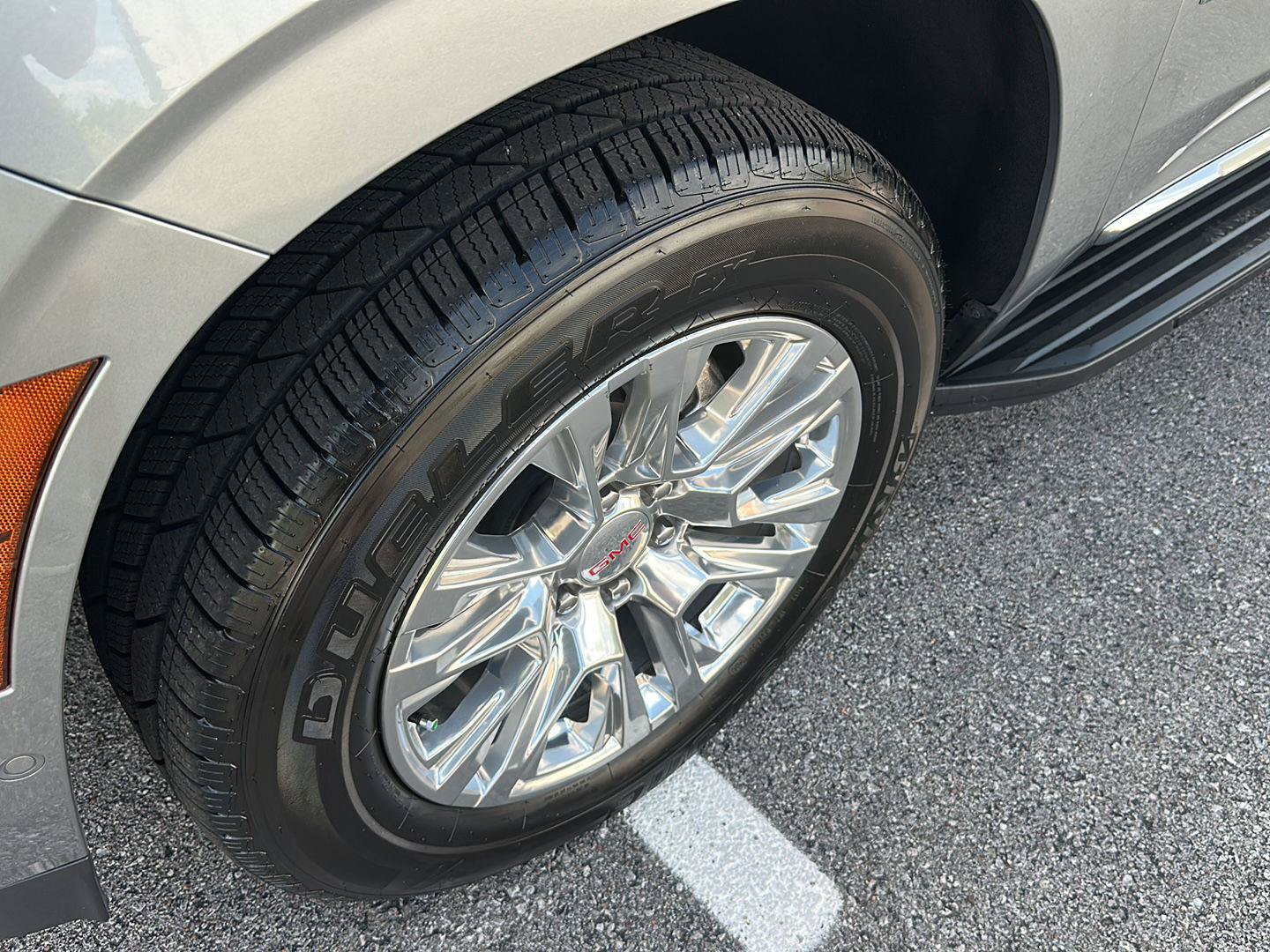 Used 2025 GMC Yukon XL Denali RWD image 9