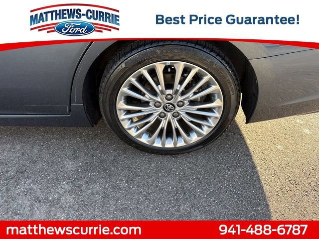 Used 2020 Toyota Avalon Limited image 12