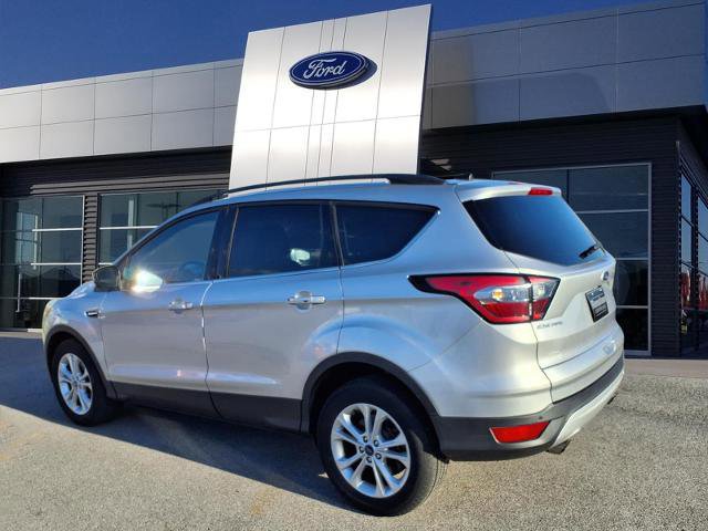 Certified 2017 Ford Escape SE w/ Equipment Group 201A image 2