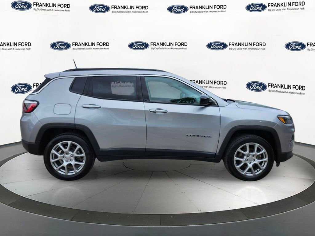 Used 2022 Jeep Compass Latitude AWD/4WD image 6